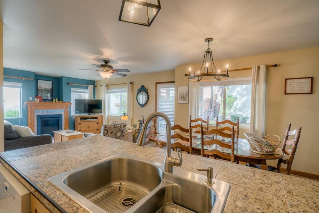 ליבנוורת' Das Bavarian Condo, 5 Star Ground Floor Unit, Walk To Town, Sleeps 6 מראה חיצוני תמונה